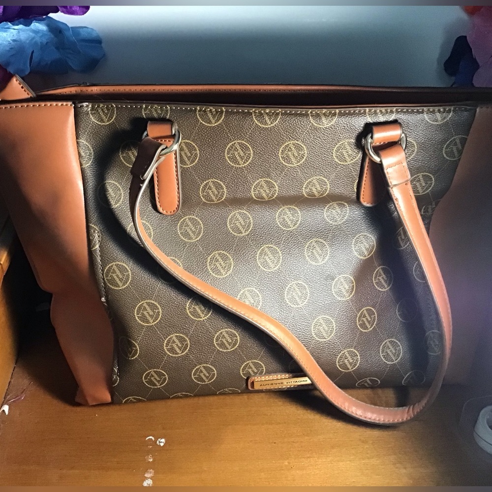 Adrienne Vittadini purse hardly used